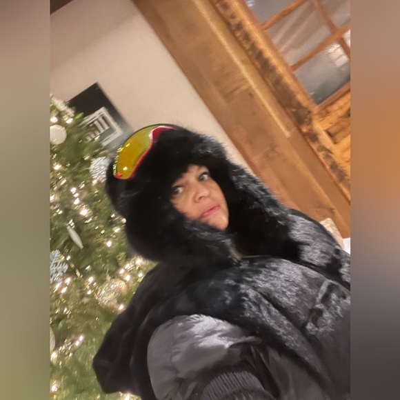 Come join me on a Poshmark live with Poshmark giveaways to celebrate Poshmark - Picture 6 of 11